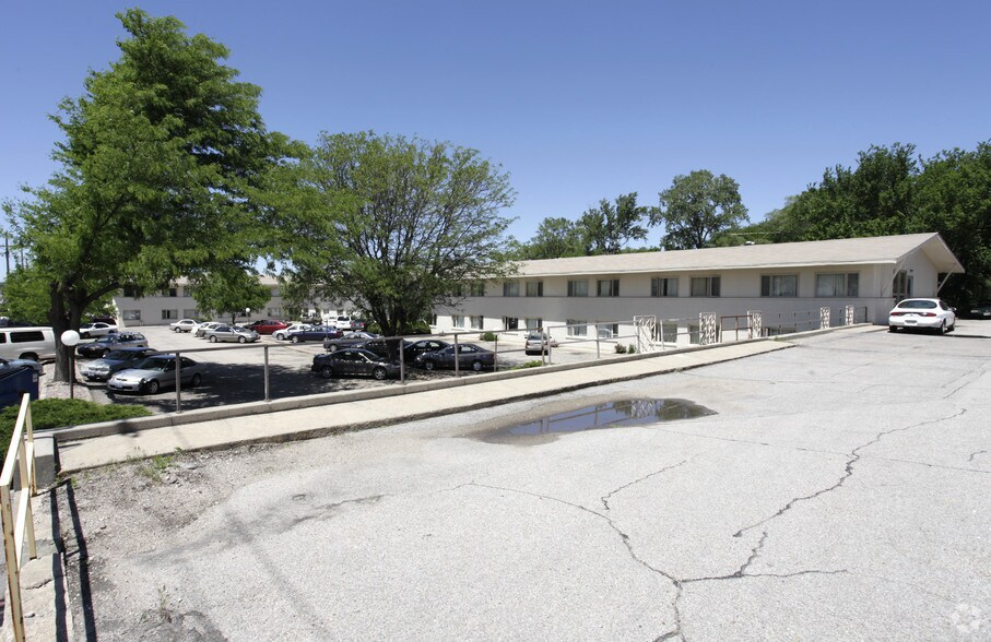 Capitol Court Apartments exterior view with parking lot in Omaha, Nebraska